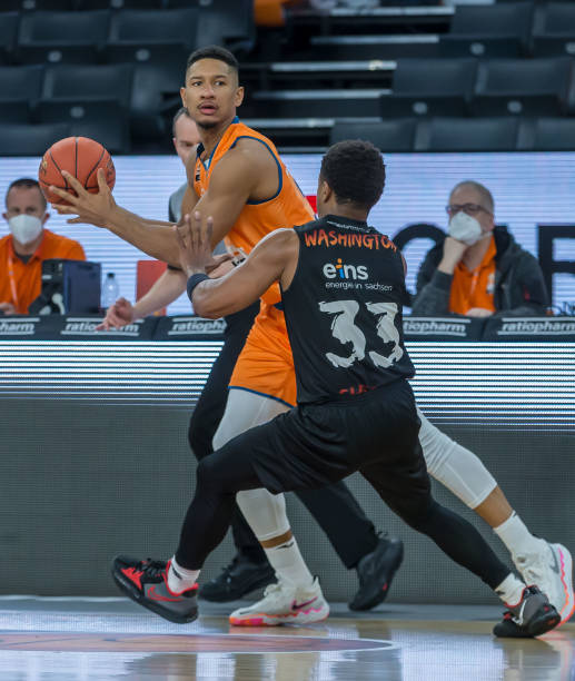 就中场球员 就中场球员