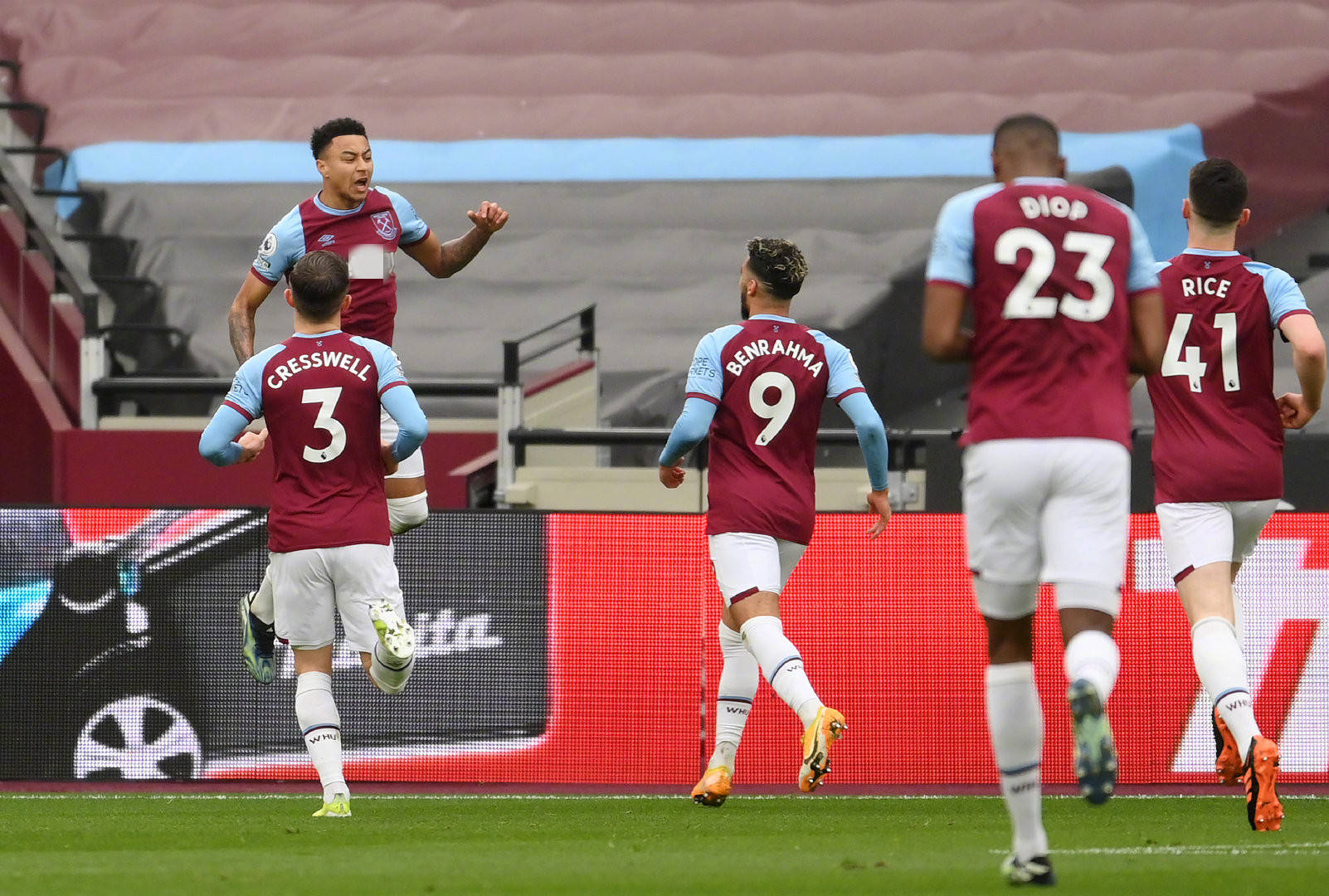 一日英超动向：曼联又要大修基地，1.2亿先生25岁就混迹土耳其？.