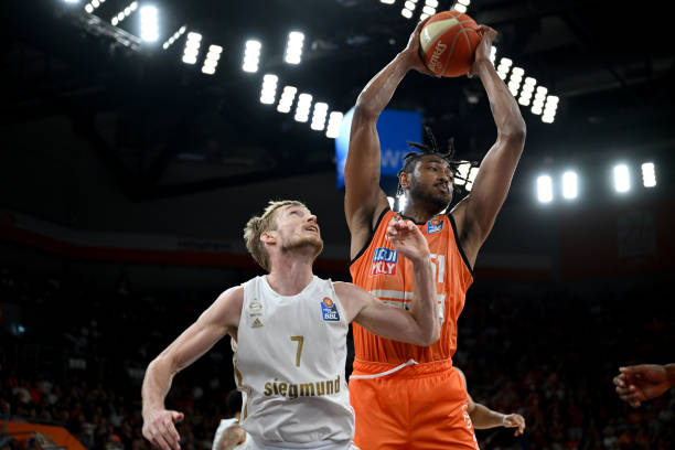 曾在客场以 曾在客场以