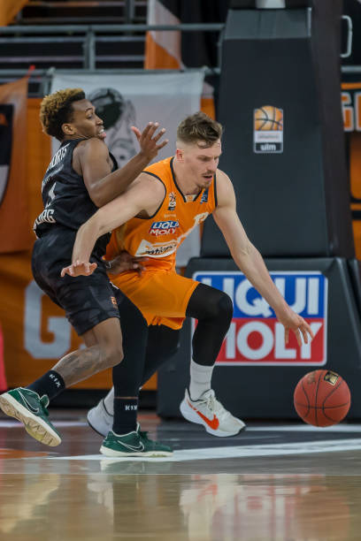 与会嘉宾包 与会嘉宾包